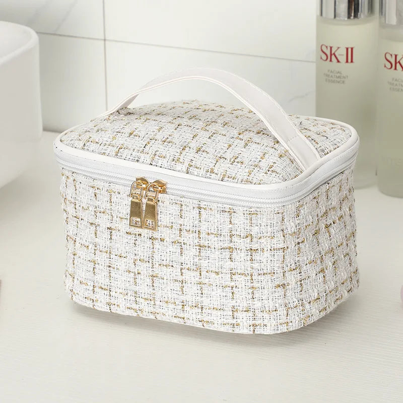 Large Capacity Plaid Cosmetic Bag – Travel Makeup Organizer