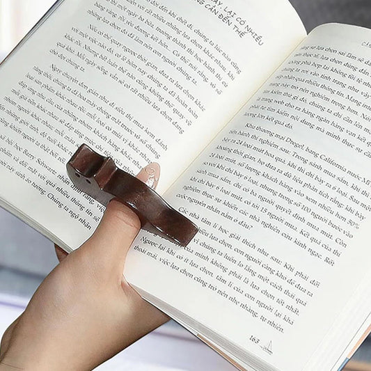 PetBookMate: Wooden Animal-Themed Page Holder