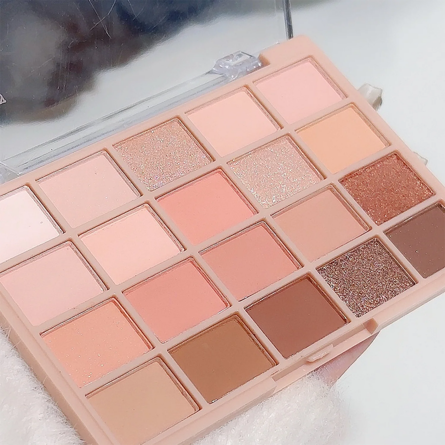 20-Color Warm Eyeshadow Palette – Matte & Glitter Rose Tones
