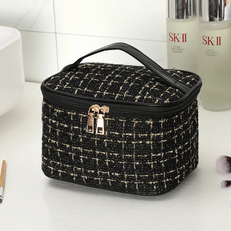 Large Capacity Plaid Cosmetic Bag – Travel Makeup Organizer