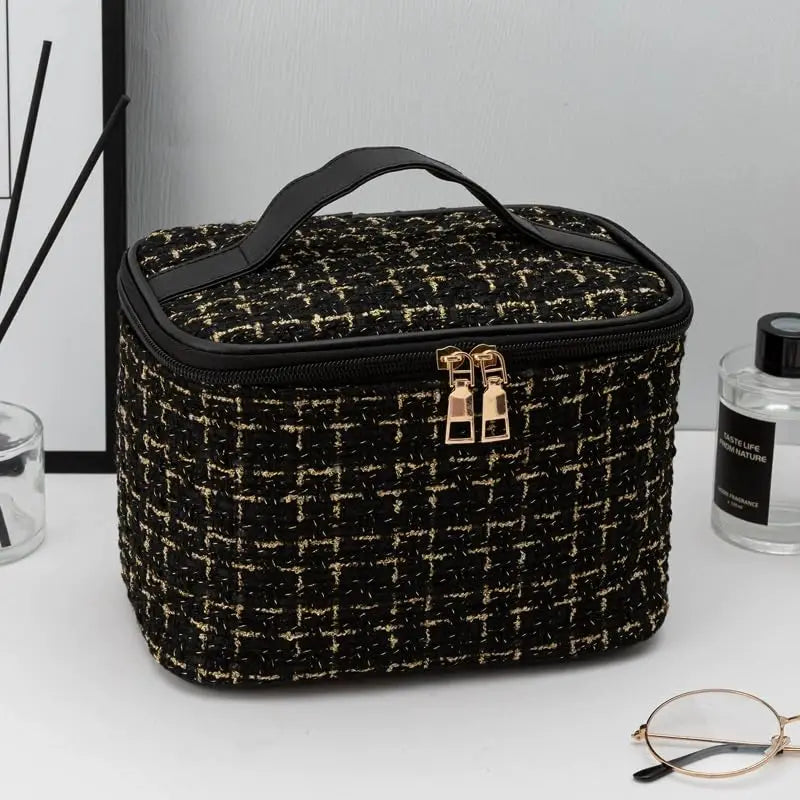 Large Capacity Plaid Cosmetic Bag – Travel Makeup Organizer