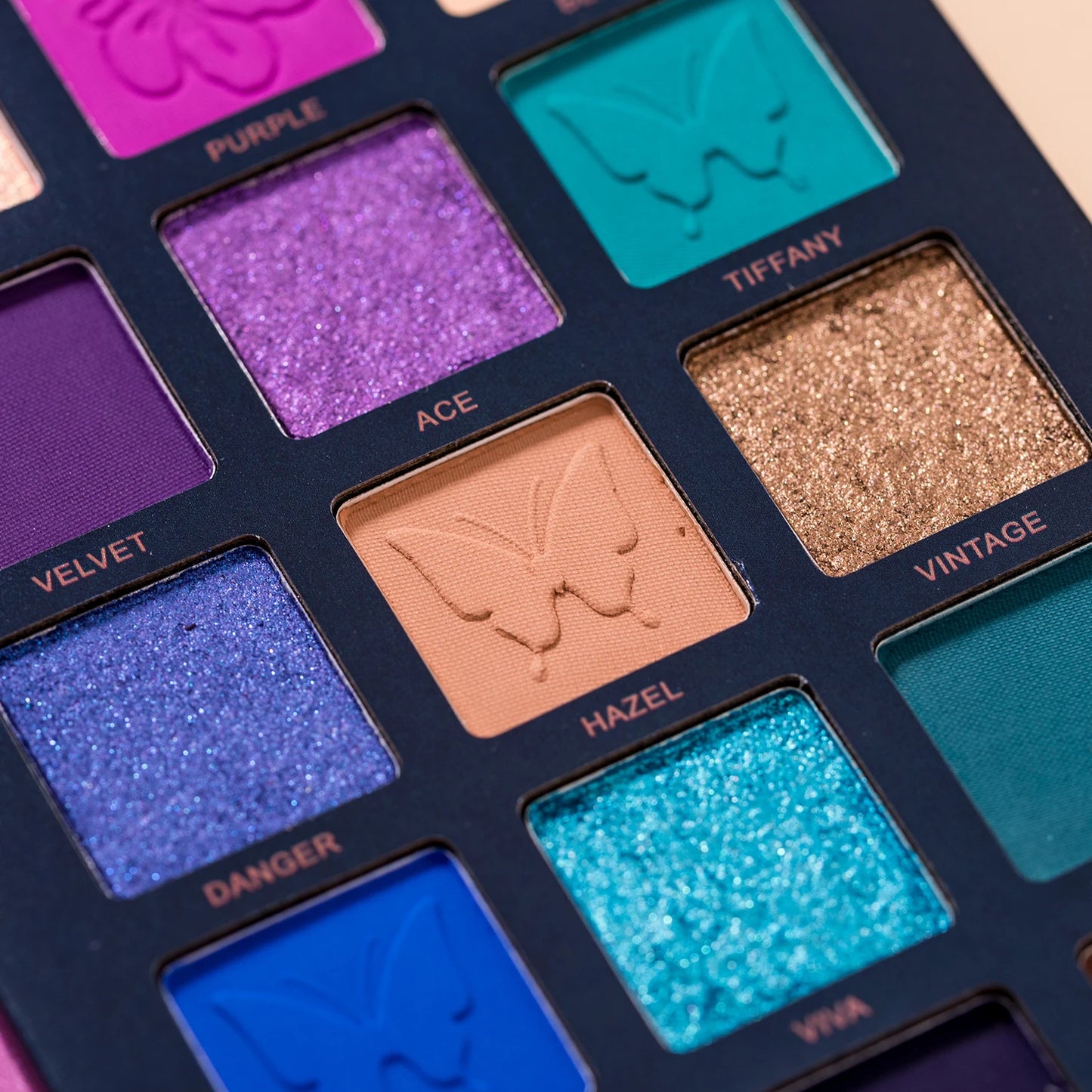 Butterfly 18-Color Eyeshadow Palette – Matte Shimmer Nude Makeup