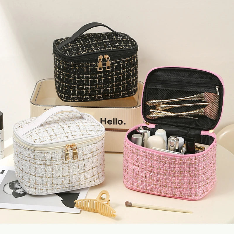 Large Capacity Plaid Cosmetic Bag – Travel Makeup Organizer