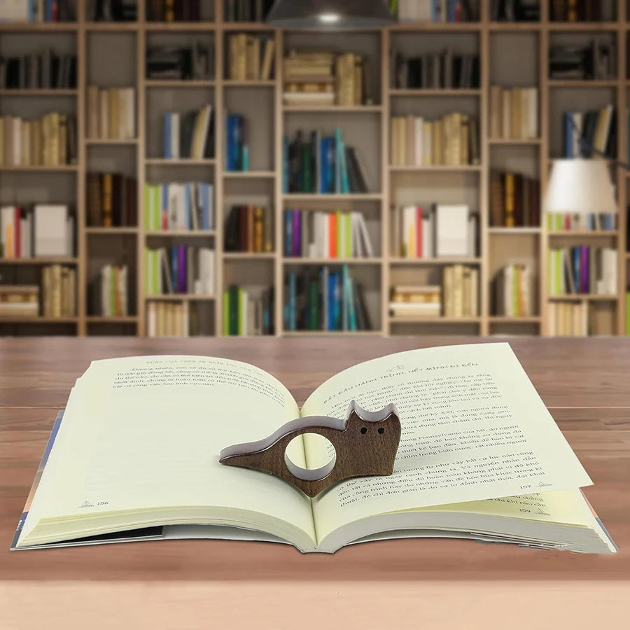 PetBookMate: Wooden Animal-Themed Page Holder
